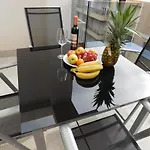 Modern And Cosy Apartment Close To The Beach