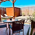 Stillvolle Villa Mit Terrasse, Garten Und Grill