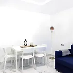 Lovely 2-Bedroom Home In Pueblo Nuevo De Guadiaro