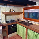 Cal Peguera, casa de cuento en medio del bosque