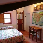 Cal Peguera, casa de cuento en medio del bosque