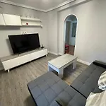 Apartamento En El Centro De 2 Hab. Y 2 Banos.