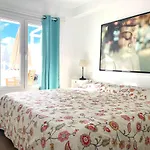Flower Beach Suite 14