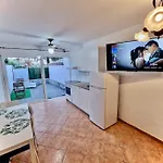 Cozy Apartment With Garden