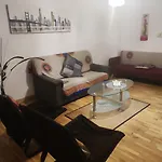 Chalet Adosado Con Garage Y Terreno