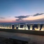 Sunrise Estudio Picasso, con vistas jardín y mar