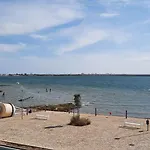 Mirando Al Rio