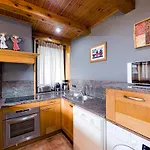 Casa Lola Pirene