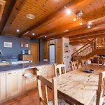 Casa Lola Pirene