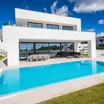 Modern Villa Walking Distance From The Beach