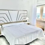Mi Capricho 172 Beachfront Apartment