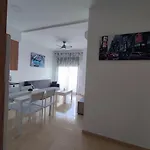 Apartamento con patio, piscina y parking privado