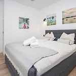 Wonderful 2 Bed Apartment With Stunning Sea Views