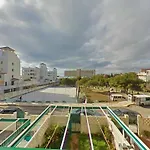 Tranquilo , Soleado Cerca De La Playa