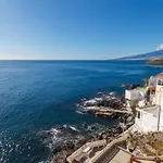 Family Home With Stunning Sea Views!