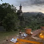 Romantic Stay In Grand Setting