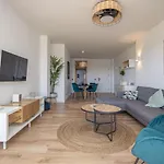 Wonderful 2 Bed Apartment With Stunning Sea Views