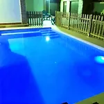 Chalet con piscina privada y barbacoa