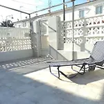Apto Con Terraza Y 2 Dormitorios. 600 Megas Wifi.