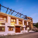Hostal Avenjucar