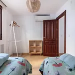 Beautiful Duplex-City Center. Parking By The House