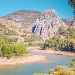 3 Bedroom Stunning Home In Alora-El Chorro