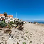 Beachfront Bliss: Apartamento A Pie De Playa