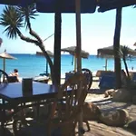 House Sleeps 6, Large Pool Walk To Beach