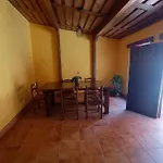 Agradable Casa Antigua Reformada Con Patio