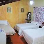 Vivienda De Estilo Rustico Con Piscina La Grana