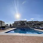 Apartamento Con Piscina A Metros De Mar