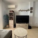 Apartamento A Pie De Playa Con Vistas Al Mar.