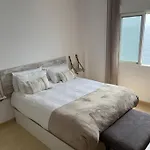 Apartamento A Pie De Playa Con Vistas Al Mar.