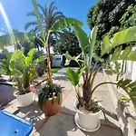GATU Villa LURBERRI piscina privada, 4 dormitorios, 2 baños, parking , jardín y barbacoa