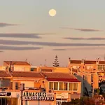 Capitan Friday Apartments