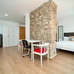 A Casacafe Madrid Pozuelo Estacion Private Rooms
