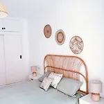 Mikasika - Duplex Apartment With Seasonal Swimming Pool & Walking Distance From The Beach