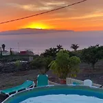 CASA RURAL DOLORES con PISCINA Y VISTAS A LA GOMERA