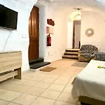 Casa Cueva La Parra.