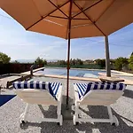 Casa Amor - Caseta - 1 Bedroom Apartment With Shared Pool & Jacuzzi Close To Parque Regional Sierra Del Carche, Hiking Trails & Striking Views