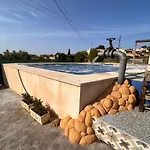 Casa Amor - Caseta - 1 Bedroom Apartment With Shared Pool & Jacuzzi Close To Parque Regional Sierra Del Carche, Hiking Trails & Striking Views