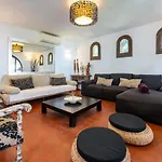 Art Gallery House