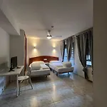 Hostal La Embajada