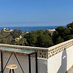 Seaside 2 Bedroom Home With Pool