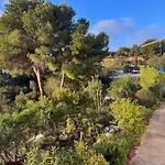 Seaside 2 Bedroom Home With Pool