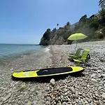 Seaside 2 Bedroom Home With Pool