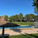 Agradable Casa Con Chimenea Interior Y Barbacoa.