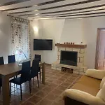 Agradable Casa Con Chimenea Interior Y Barbacoa.