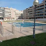 Acogedor Apartamento Con Piscina Y Garaje
