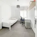 Elegant 4 Beds Near Train Station Upto 10 Pax